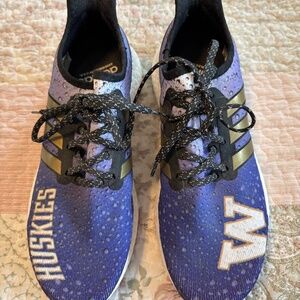 Men's UW Husky Adidas tennis shoes